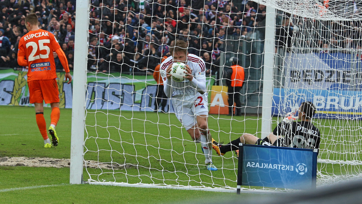 14-krotny mistrz Polski Górnik Zabrze tylko zremisował 1:1 (1:0) z Termalicą Bruk-Bet w Niecieczy i mimo korzystnego wyniku meczu Śląska Wrocław z Górnikiem Łęczna został zdegradowany do I ligi. Słoniki już wcześniej zapewniły sobie utrzymanie w elicie.