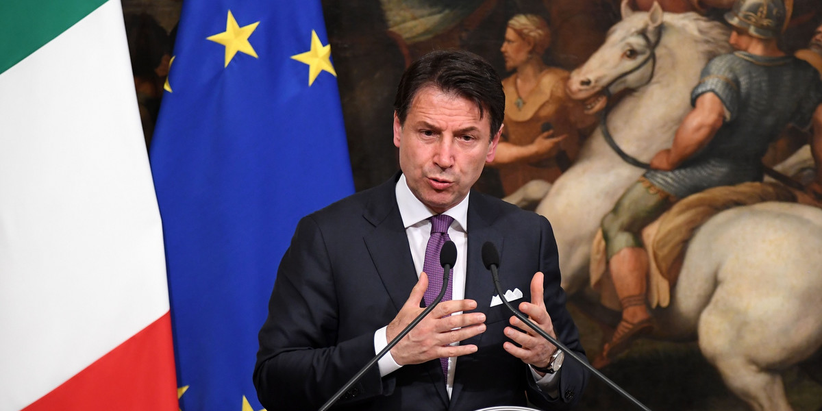 Państwa UE uzgodniły we wtorek, że uruchomienie procedury nadmiernego deficytu wobec Włoch z powodu wysokiego zadłużenia tego kraju jest uzasadnione. Na zdjęciu premier Włoch Giuseppe Conte.