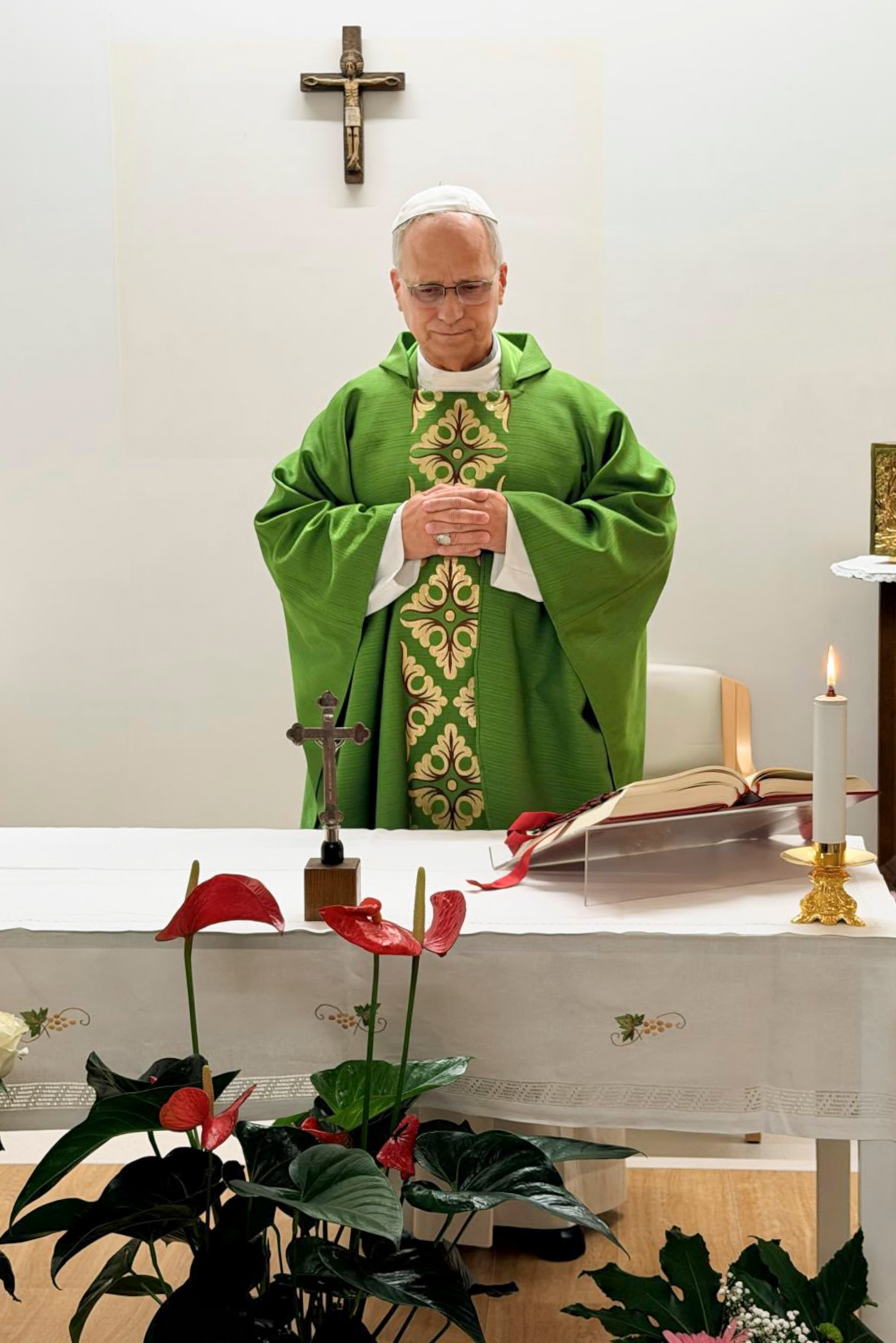 Pápež Lev XIV. tri dni po operácii celebroval svätú omšu v nemocnici. 