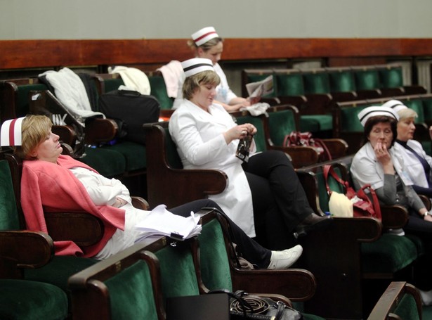 Pielęgniarki czwarty dzień protestują w Sejmie