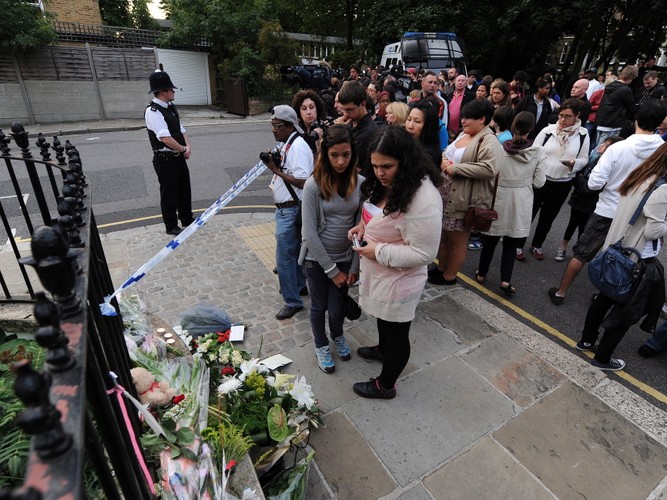 Fani na placu Camden