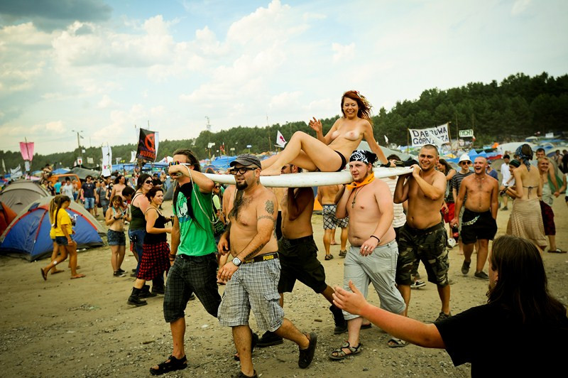 Przystanek Woodstock 2012 - publiczność (fot. Artur Rawicz/wosp.org.pl)