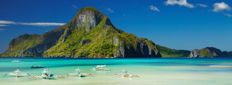 Na 8. miejscu znalazła się należąca do Filipin wyspa Palawan. Turyści doceniają tę wyspę nie tylko ze względu na jej niesamowite piękno, ale również za liczne atrakcje turystyczne, które są dostępne na wyspie Palawan, a do których można zaliczyć m.in.: zespół siedmiu jezior otoczonych klifami, Park Narodowy Rzeki Podziemnej Puerto Princesa, który został wpisany na listę światowego dziedzictwa UNESCO.