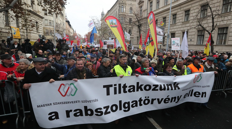 Tavaly december 8-án sok ezer embert sikerült mozgósítani a szakszervezeteknek /Fotó: Weber Zsolt