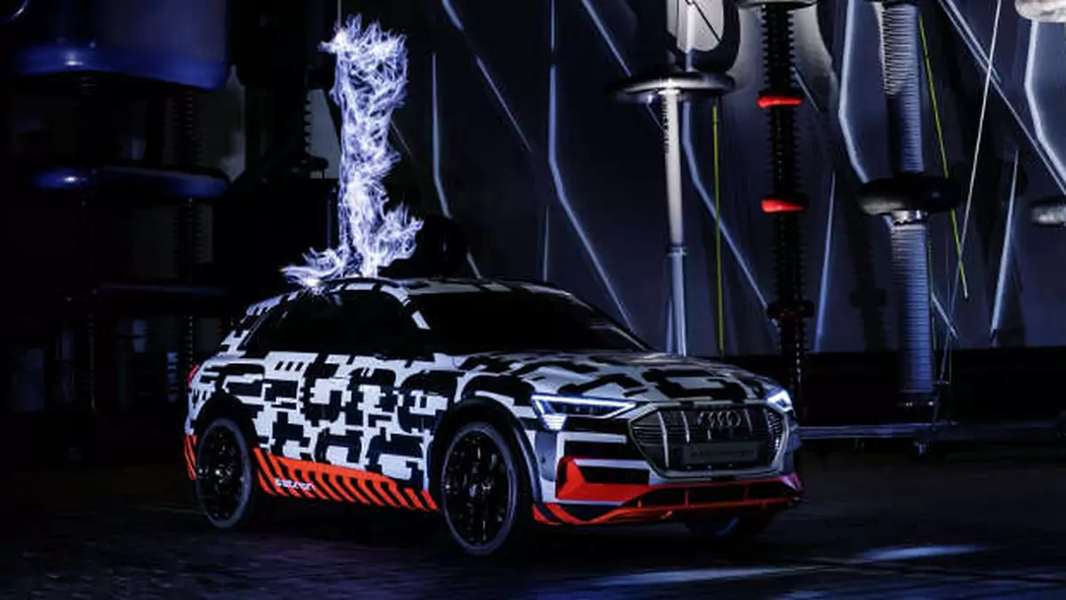 Audi pokazuje prototyp Audi e-tron