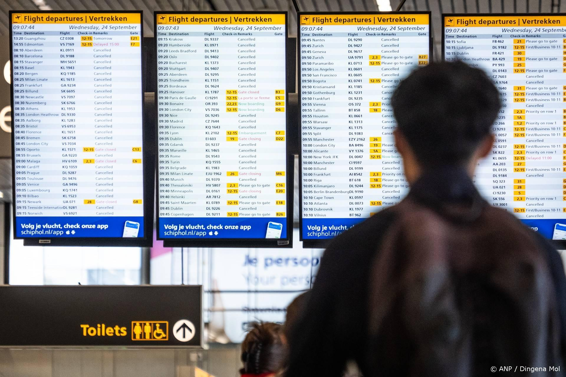 Chaos op Schiphol: Bijna 200 vluchten geannuleerd door winterweer