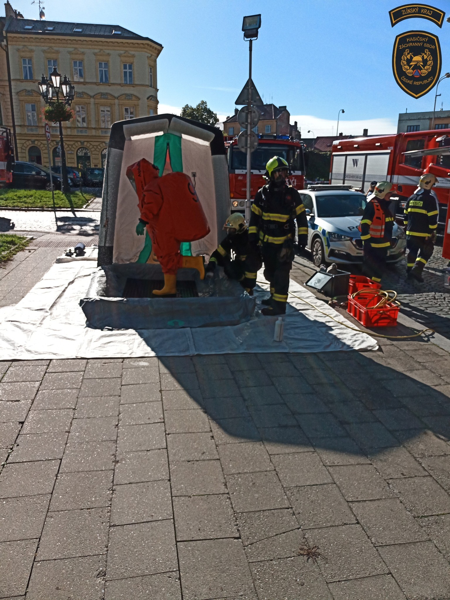 Na strednej škole v Kroměříži v pondelok dopoludnia unikla neznáma chemická látka.