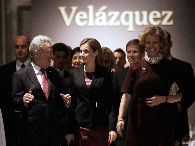 Królowa Letizia z prezydentem Austrii i dyrektor wiedeńskiego Muzeum Historii Sztuki