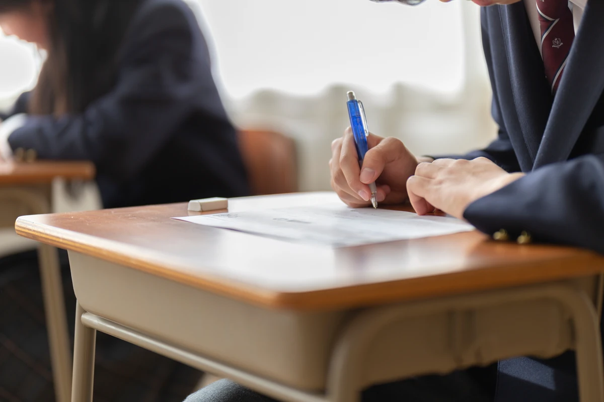 Matura 2025. Czy można mieć telefon na sali podczas egzaminu? CKE odpowiada
