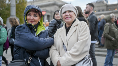 Dawno niewidziana Jolanta Kwaśniewska wśród artystów na performansie w Warszawie