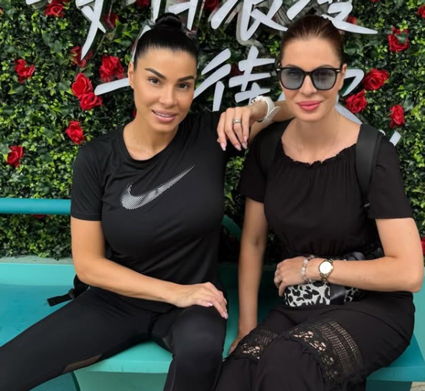 Mia Borisavljević sa sestrom