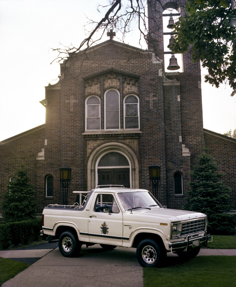 Papieski Ford Bronco