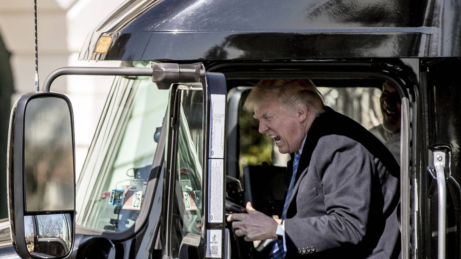 Przezabawne zdjęcie Donalda Trumpa w cieżarówce błyskawicznie stało się memem