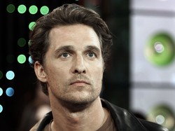 Wiele kobiet marzy, by zobaczyć striptiz w jego wykonaniu...