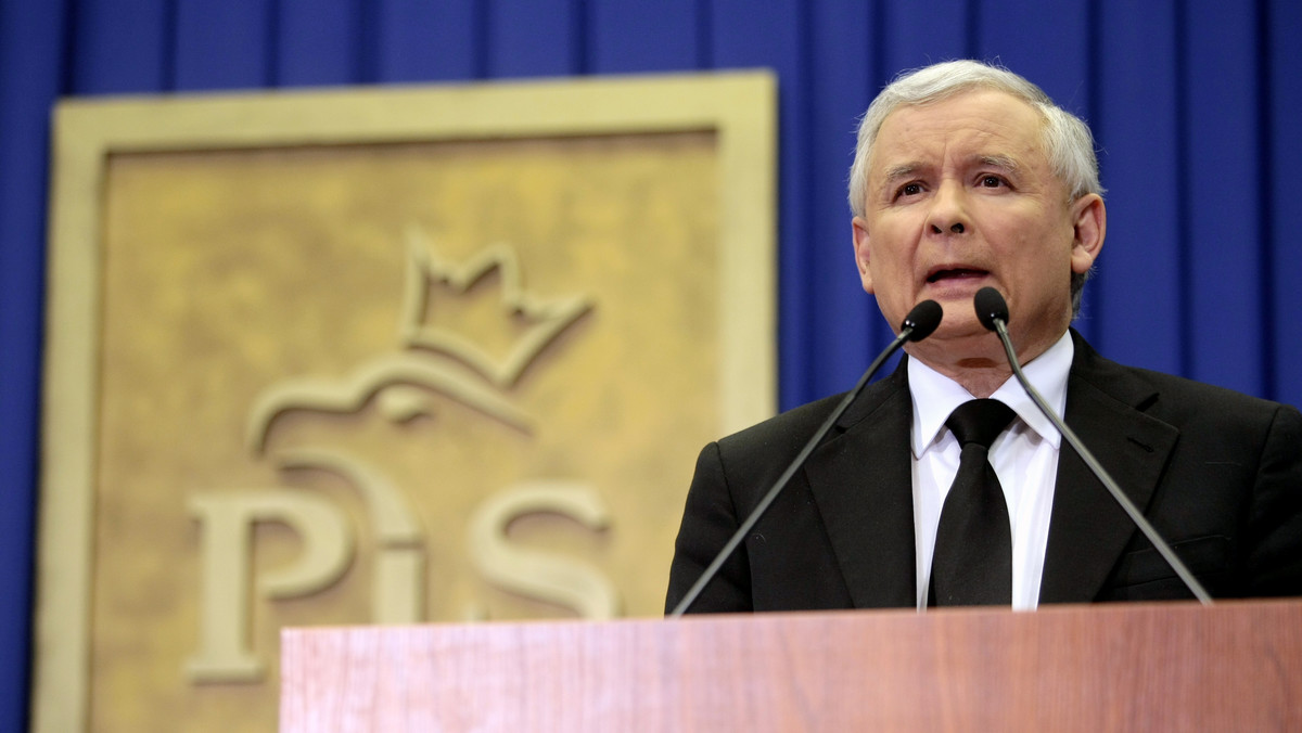 Klub parlamentarny PiS w przyszłym tygodniu złoży wniosek o wotum nieufności dla ministra obrony narodowej Bogdana Klicha - poinformował w oświadczeniu przesłanym przez prezesa PiS Jarosława Kaczyńskiego.