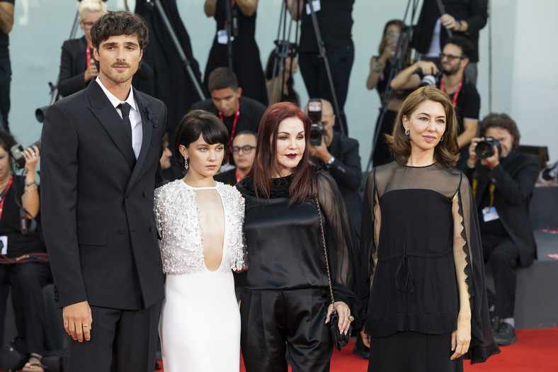 Jacob Elordi, Cailee Spaeny, Priscilla Presley i Sofia Coppola podczas 80. Międzynarodowego Festiwalu Filmowego w Wenecji w 2023 r.