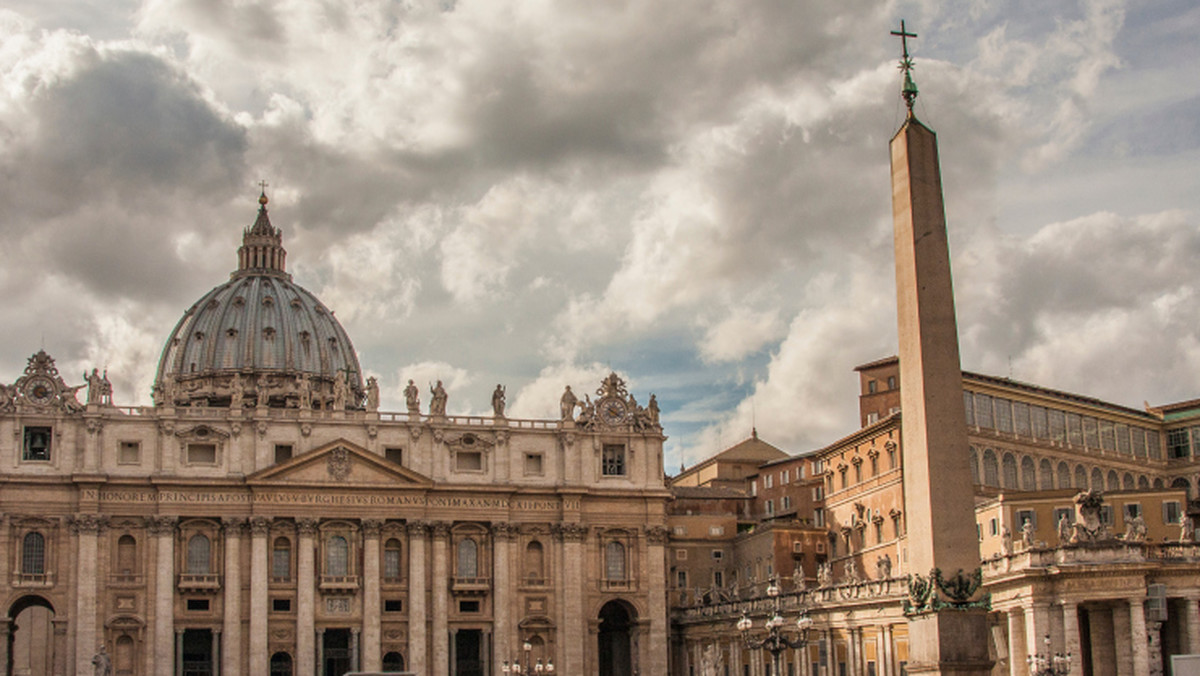 W Rzymie w związku z falą protestów, interpelacji w parlamencie i po apelach mieszkańców usunięto gigantyczną reklamę, która zasłaniała jeden z najpiękniejszych widoków w mieście - panoramę bazyliki Świętego Piotra znad Tybru.