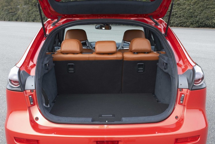 Szeroki otwór - będzie łatwiej pakować rzeczy