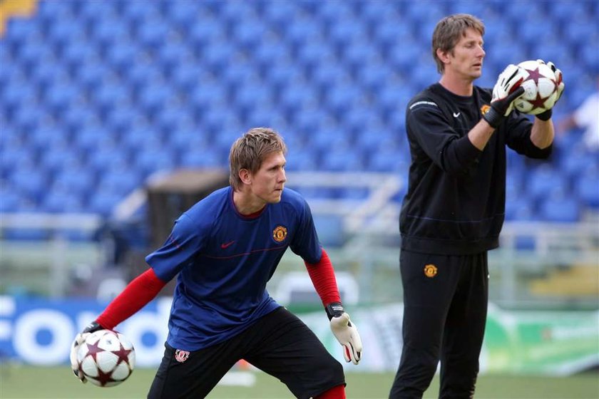 Tomasz Kuszczak jest tak dobry jak Edwin Van der Sar, tak uważa Patrice Evra