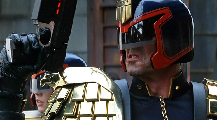 Dredd bíró szerepében Sylvester Stallone (Fotó: RAS-archív)