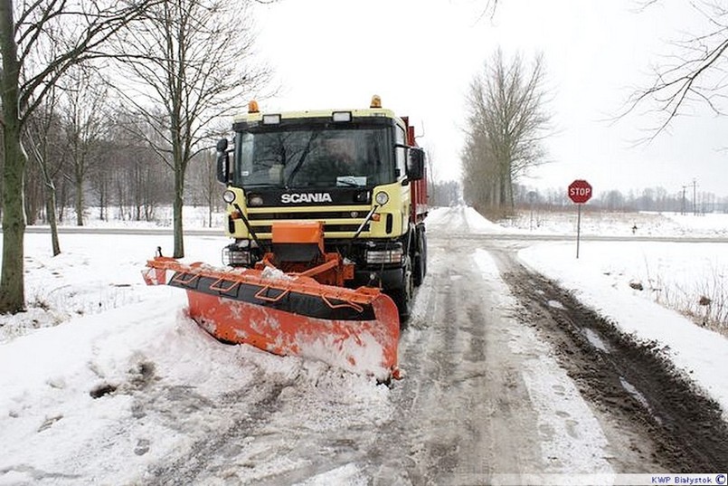 Pług, odśnieżanie drogi