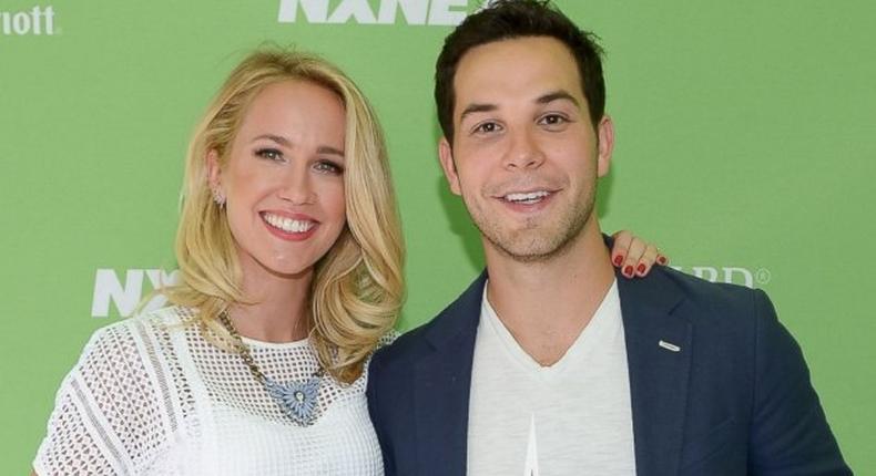 Anna Camp and Skylar Astin