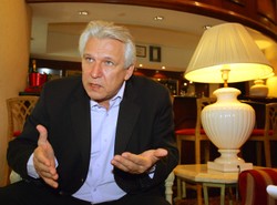 Kasperczak: Polacy męczyli się na Euro