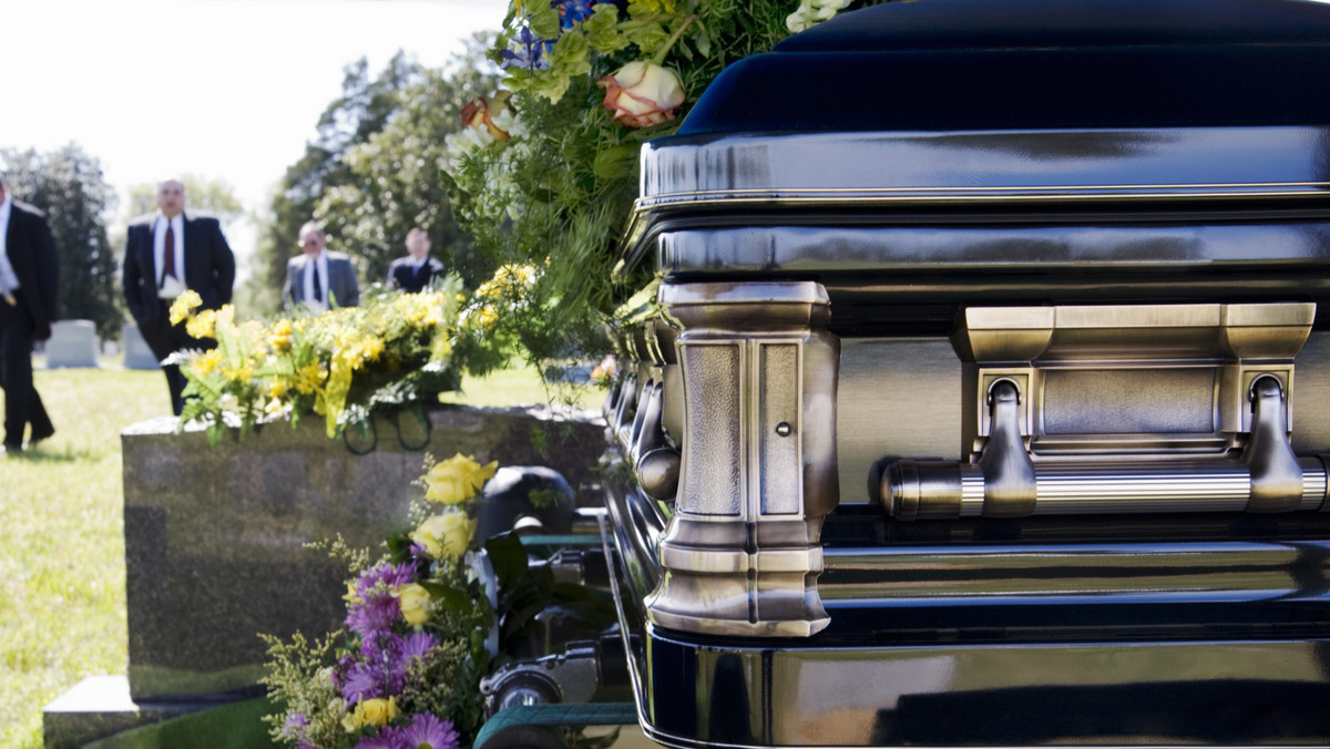 Pogrzeb bliskiej osoby należy do jednych z najtragiczniejszych wydarzeń w życiu człowieka.