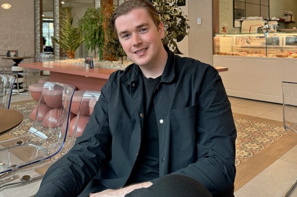 "U kolima me je čekala trudna žena i beba od 10 meseci, SIGURAN SAM DA BI ME TADA UBIO" Oglasio se pevač koji je pobegao iz prodavnice u kojoj je oružani pljačkaš napao radnicu