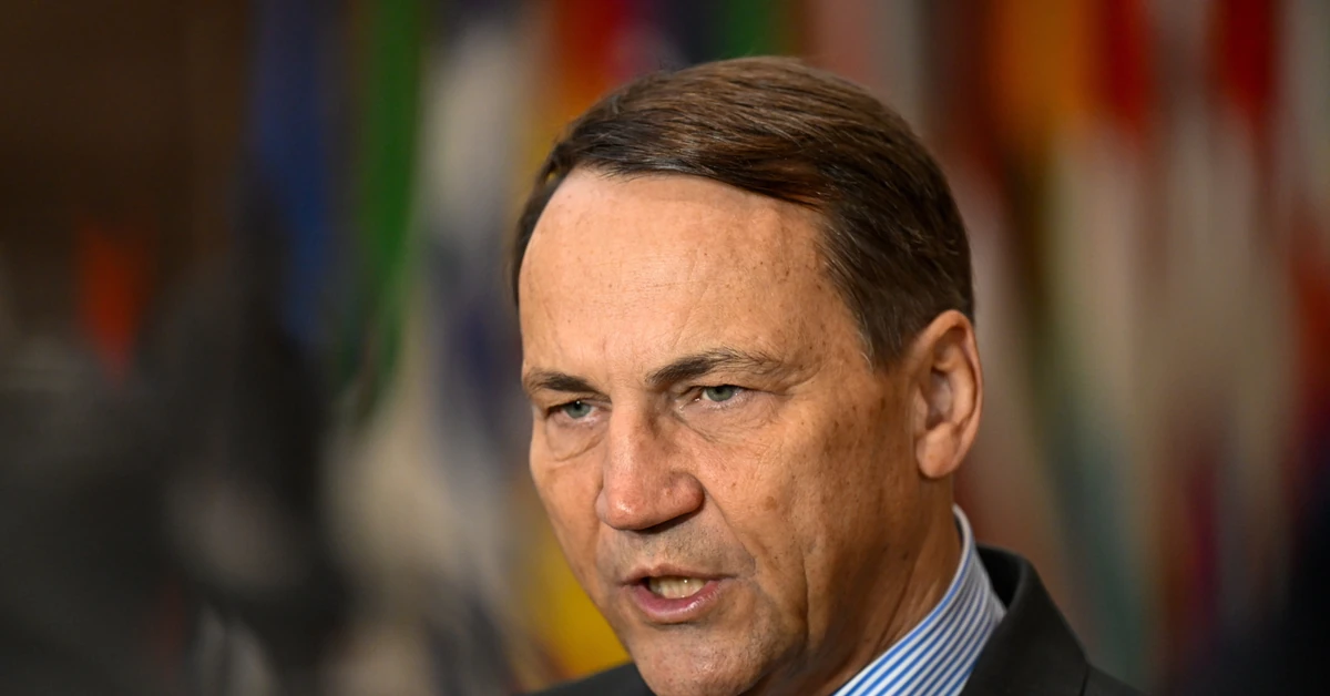 Sikorski w Brukseli. Mocne słowa o "flocie złomu" Putina