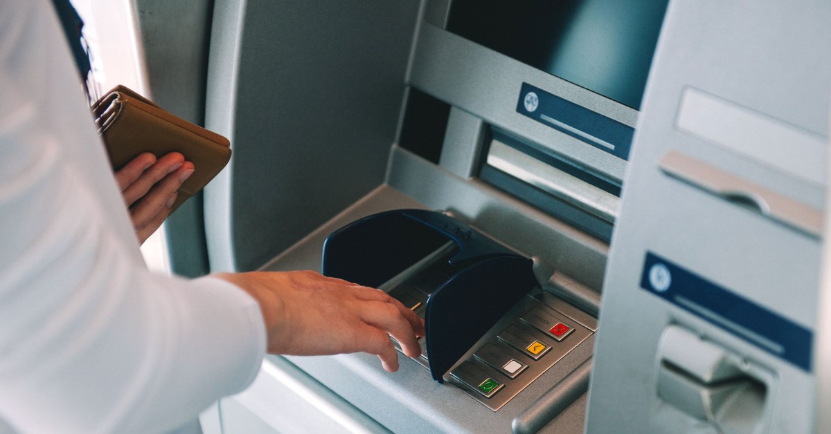 ATM withdrawals will become more expensive! This is the consequence  of increases imposed by Visa and Mastercard