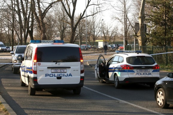 DETALJI KRVAVOG OBRAČUNA U HRVATSKOJ Čuje se: "Ne, ne, ne..." i onda PUCNJI! Muškarci i žena se krvnički tukli, a onda je jedan IZVADIO PIŠTOLJ, policija i dalje na nogama