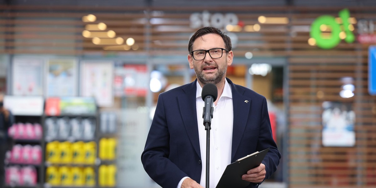 Daniel Obajtek, prezes PKN Orlen ogłosił wakacyjną obniżkę cen paliw.