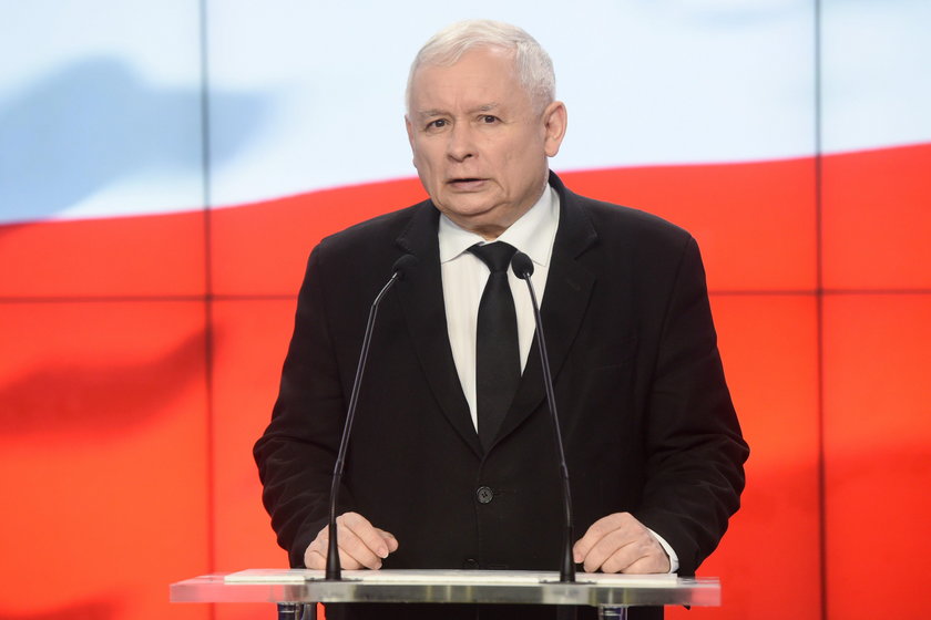 Kaczyński ma powody do radości. Jest jedno „ale”