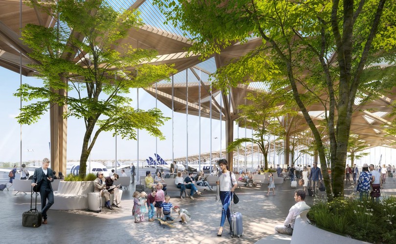 Znakiem rozpoznawczym terminalu w tej koncepcji miałaby być półprzezroczysta konstrukcja terminalu, która zapewni dostęp światła słonecznego do całego budynku. Ponadto jego wnętrze wypełnią naturalne drzewa, przywołujące na myśl polski las (projektanci mieli się inspirować Puszczą Kampinoską), które umilą podróżnym czas spędzony na lotnisku. W niektórych miejscach pojawią się oryginalne drewniane wykończenia, nawiązujące do tradycyjnej polskiej architektury. <br><br>
Wnętrze Portu Lotniczego Solidarność ma być podzielone na strefy: do odpoczynku, do pracy, dla rodzin z dziećmi itd. Jak zapewniła Antoinette Nassopoulos-Erickson z Foster+Partners, projekt łączy polską tradycję z nowoczesnością, uwzględnia użycie naturalnych materiałów, ale też zastosowanie rozwiązań typu „smart”, np. autonomicznych pojazdów, robotów do obsługi pasażerów i pojazdów hyperloop cargo.