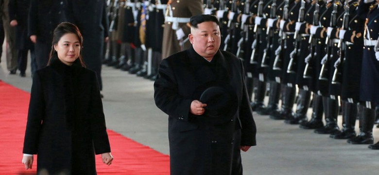 Kim Dzong Un przybył do Pekinu. Towarzyszy mu małżonka