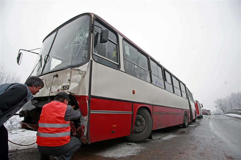 Wypadek autobusu linii 175. 13 rannych w Dąbrowie Górniczej