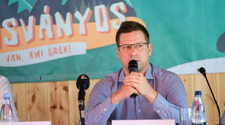 Gulyás Gergely, a Miniszterelnökséget vezető miniszter az Európa jövőjéről rendezett pódiumbeszélgetésen a 31. Bálványosi Nyári Szabadegyetem és Diáktáborban az erdélyi Tusnádfürdőn 2022. július 20-án / Fotó: MTI/Veres Nándor