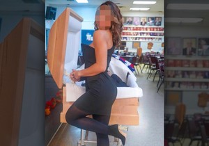 influenserka na sahrani oca