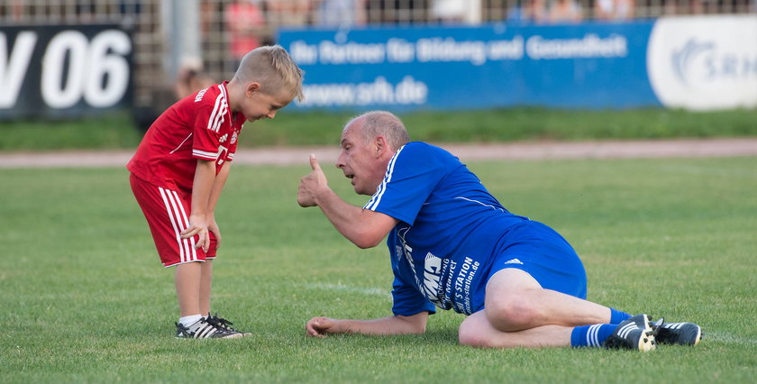 Legendarny piłkarz wrócił do gry po latach. Wystąpił jednak na bramce!