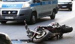 Pościg policji za motocyklistą. Wbił się w audi!