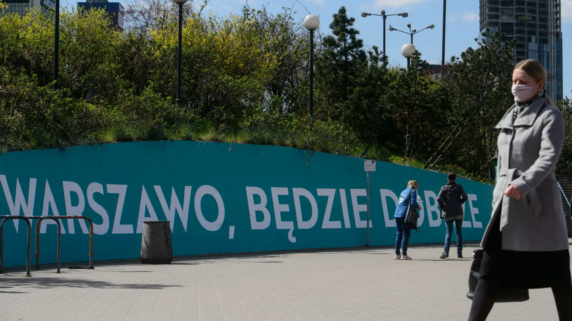 "Jeszcze będzie przepięknie". Powstały murale, które podnoszą na duchu (nie tylko) w czasie koronawirusa