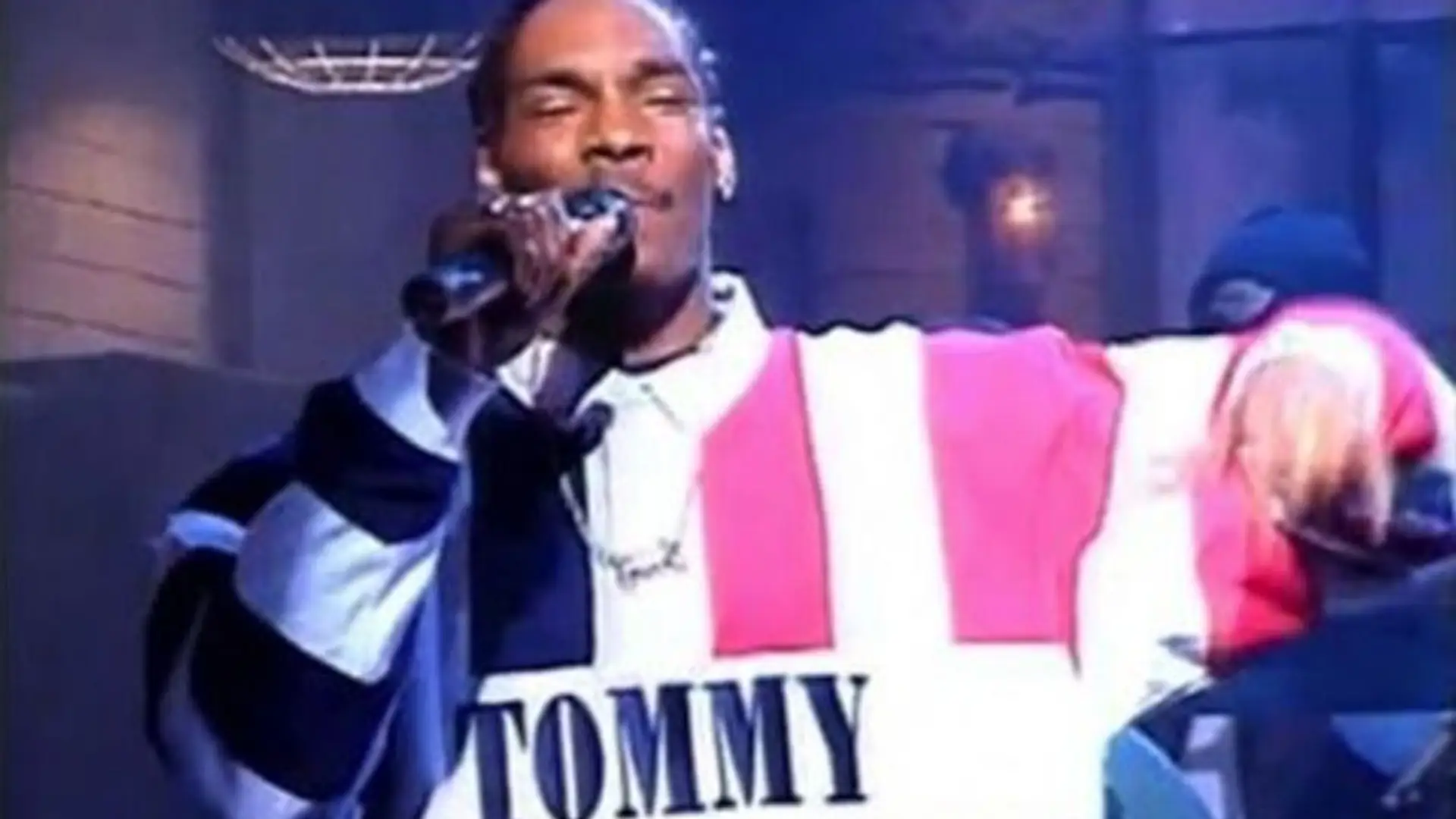 Tommy Hilfiger przywraca modele, w których chodziły ikony lat 90. Bluza Snoop Dogga już do kupienia