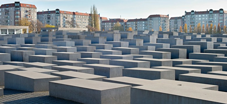 Afera wokół polityka AfD. "Tańczył" na Pomniku Pomordowanych Żydów Europy