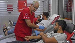 Radio and pager explosions in Lebanon injured thousands of people. Some, who were unharmed, donated blood to help the injured.Anadolu/Getty Images