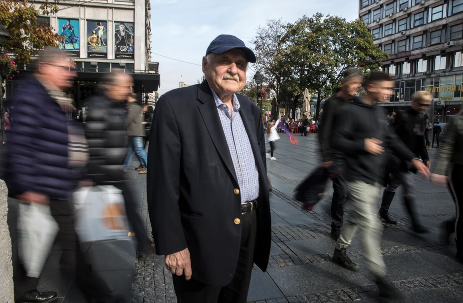 Građu za romane o istoriji Srbije Moravčević uglavnom nalazi u arhiivama drugih zemalja