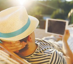 Kilku posłów głosowało z zagranicy. Prawo tego zabrania