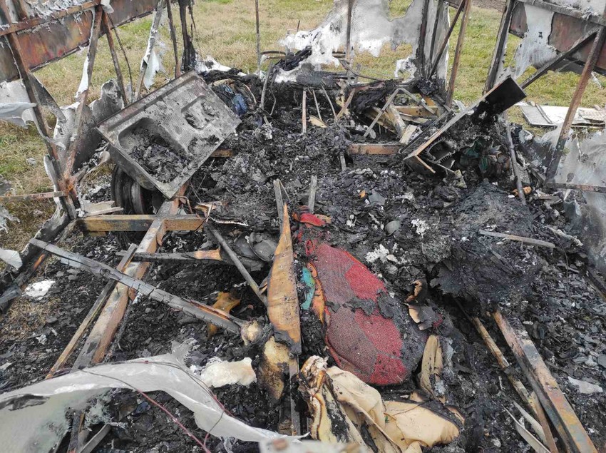 Izgorela kamp-prikolica