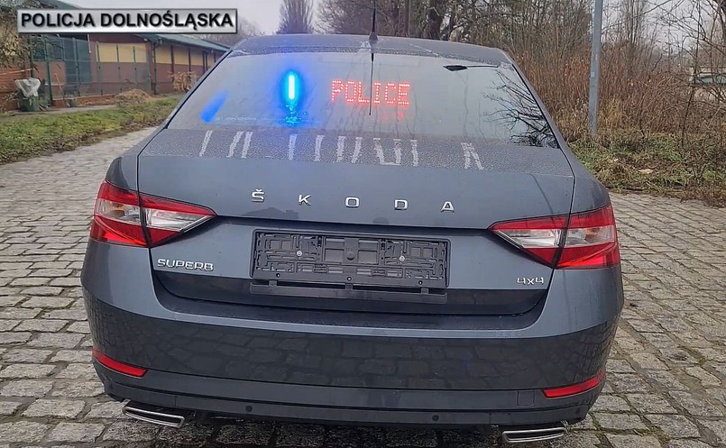 Skoda Superb: policja ma nowy nieoznakowany radiowóz z wideorejestratorem