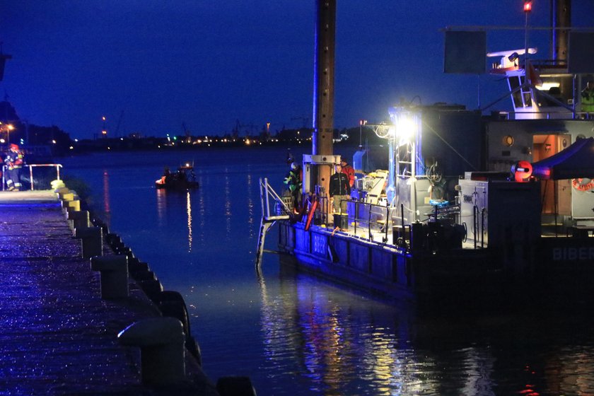 Tragedia w Świnoujściu. Samochód wpadł do kanału. Nie żyją dwie osoby